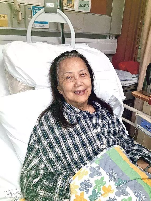 TVB資深老演員,80歲癱瘓在床,親生兒女不管不顧,被義子救