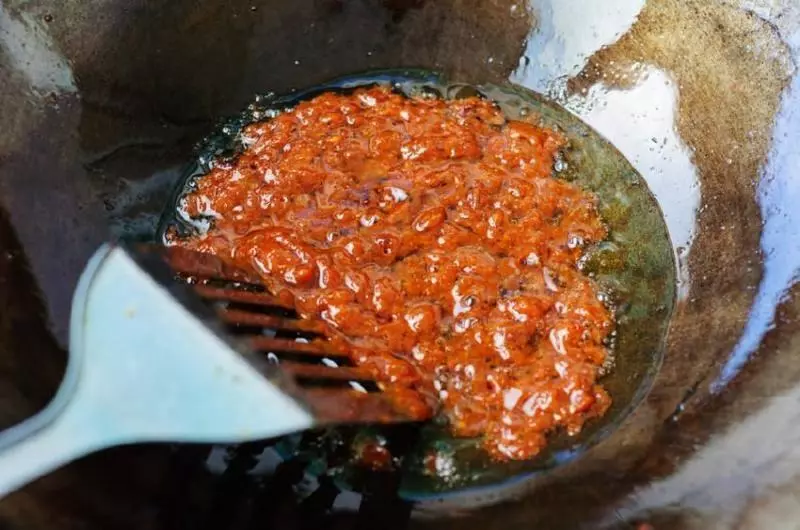 我家做的辣椒醬特別香,好吃還不上火,因為做法和您的不一樣! 炒好的辣椒醬口感油潤、香辣、醬香濃郁。