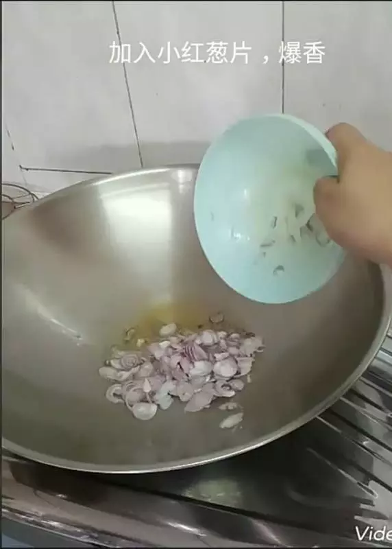 《 簡易芋頭糕 》古老的配方,隨手易取,易記得,成品又贊,光看都流了滿地的口水,真香,好想吃哦!