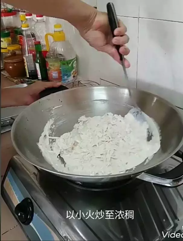 《 簡易芋頭糕 》古老的配方,隨手易取,易記得,成品又贊,光看都流了滿地的口水,真香,好想吃哦!