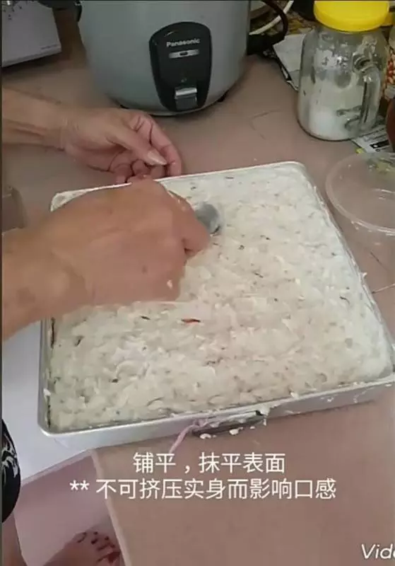 《 簡易芋頭糕 》古老的配方,隨手易取,易記得,成品又贊,光看都流了滿地的口水,真香,好想吃哦!