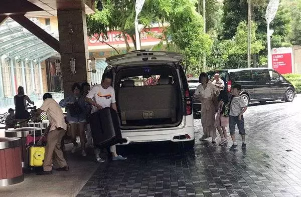 大馬私召車獅城搶客 計程車司機很不滿