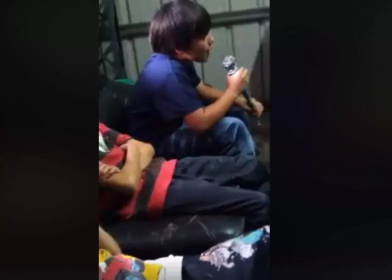 一定要聽到最後泰雅男孩唱投幣式卡拉OK 輕鬆飆出「海豚音」好聽到起雞皮疙瘩