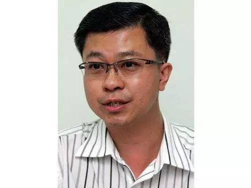 辛苦了新山關卡羅厘車龍動彈不得