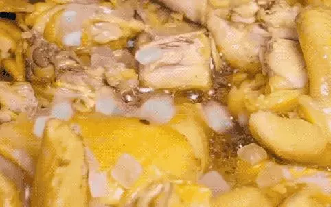 臺灣經典麻油雞,老阿公幾十年的做法,一滴水不放、放點它,每次出鍋就被搶光了!