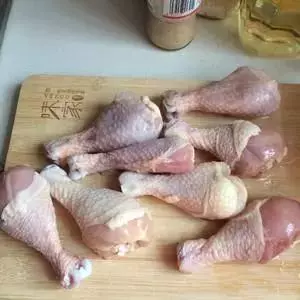 雞腿和土豆這樣做,色澤金黃流口水,大人小停不了嘴!