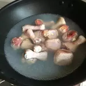 雞腿和土豆這樣做,色澤金黃流口水,大人小停不了嘴!
