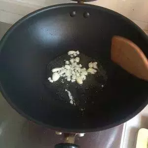 雞腿和土豆這樣做,色澤金黃流口水,大人小停不了嘴!