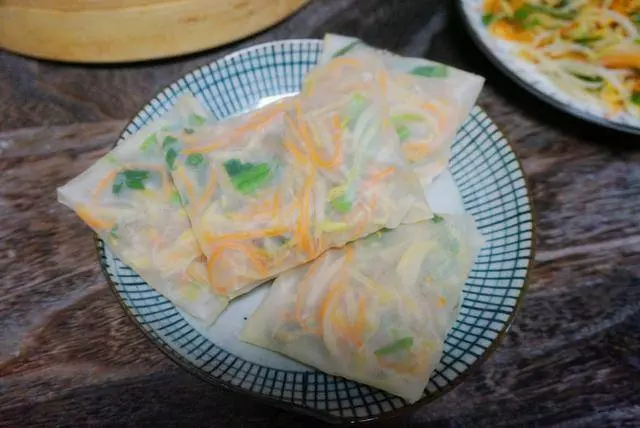 教您做透明薄餅,不會活面也能做,放涼都不硬,卷啥都好吃