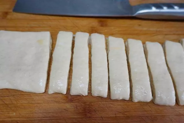 炸油條,不用泡打粉,照樣酥脆美味,比買的好吃又放心