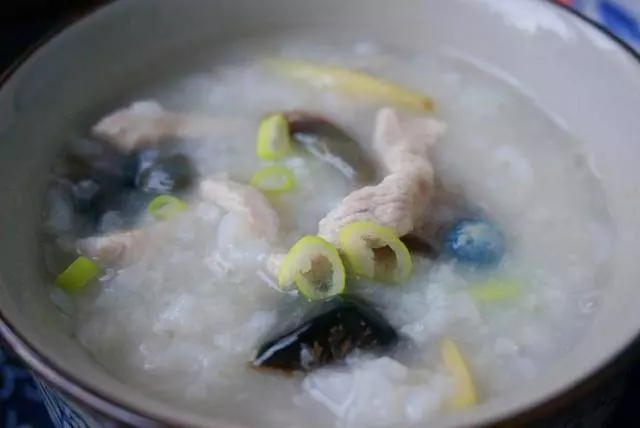 早餐就愛這個粥,15分鐘就熬好,粘稠又好喝,每次都喝精光