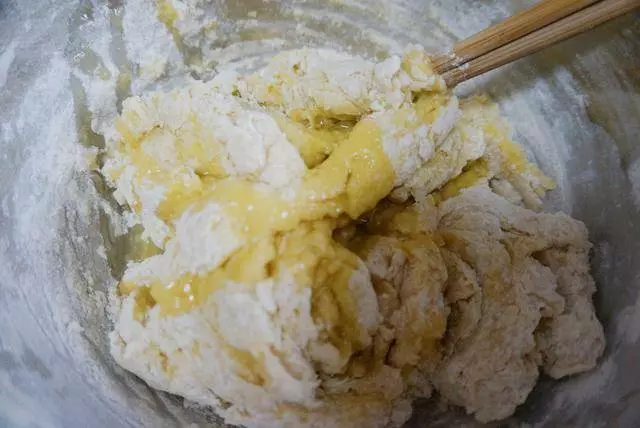 1碗麵粉,4個雞蛋,不用烤箱,不加一滴水,輕鬆做出鬆軟小麵包