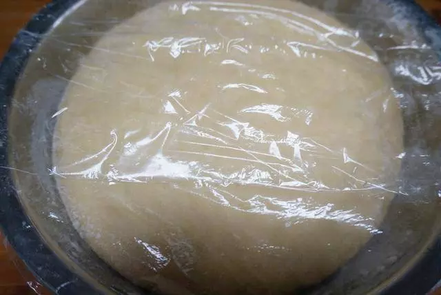 1碗麵粉,4個雞蛋,不用烤箱,不加一滴水,輕鬆做出鬆軟小麵包