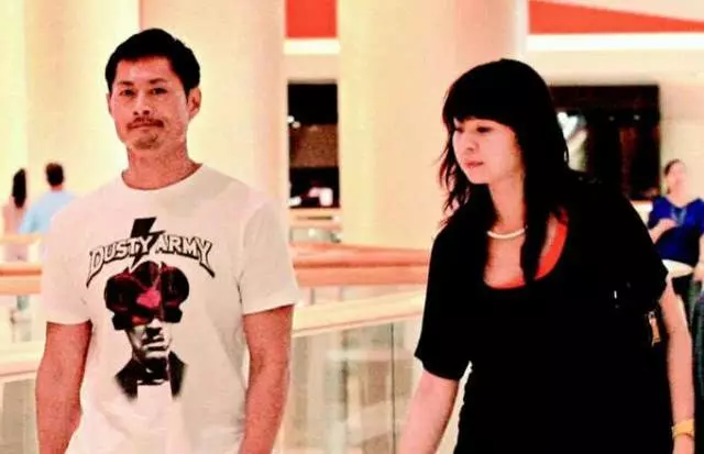 【不擺酒,不度蜜月,一切從簡!】55歲TVB老戲骨結束十八年愛情長跑,正式迎娶年幼16年的嬌妻!