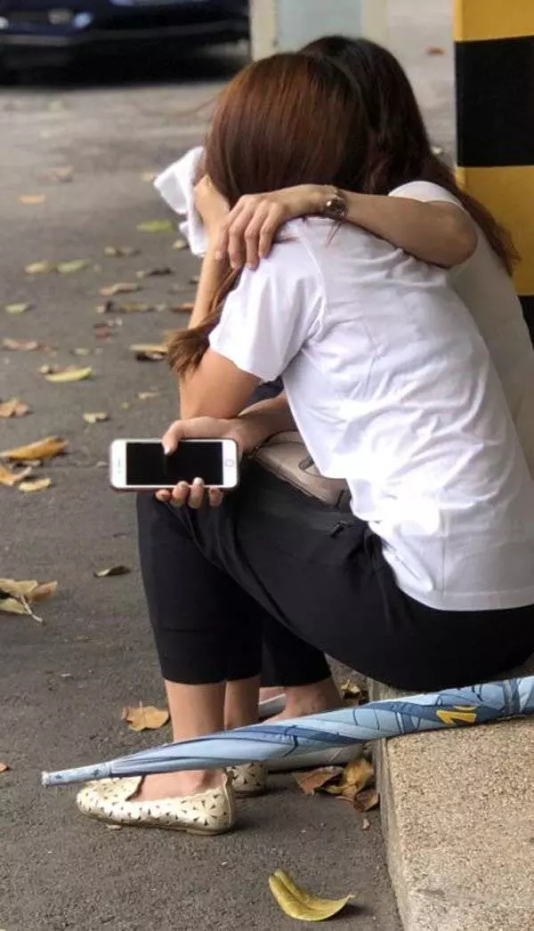 貨車突然自動倒退 卸貨司機慘被夾斃