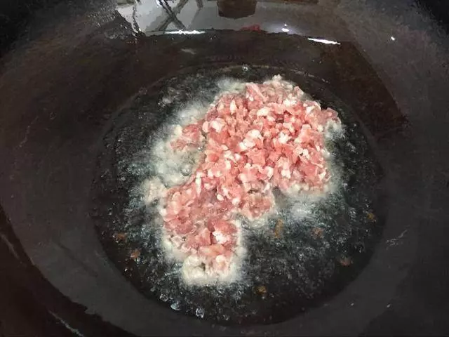 為什麼你炒茄子老是發黑?教你簡單一招,賣相十足,好吃又好看