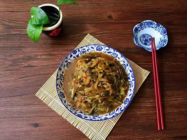 為什麼你炒茄子老是發黑?教你簡單一招,賣相十足,好吃又好看