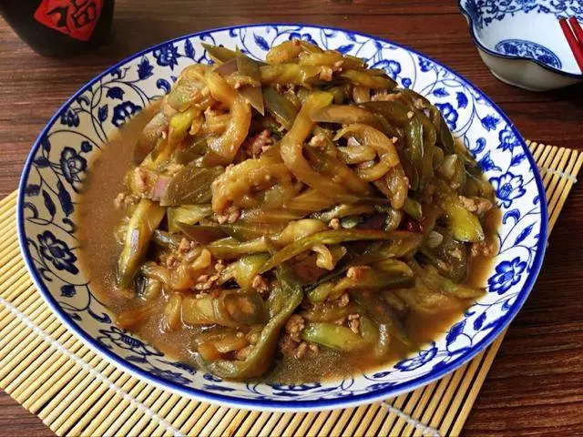 為什麼你炒茄子老是發黑?教你簡單一招,賣相十足,好吃又好看