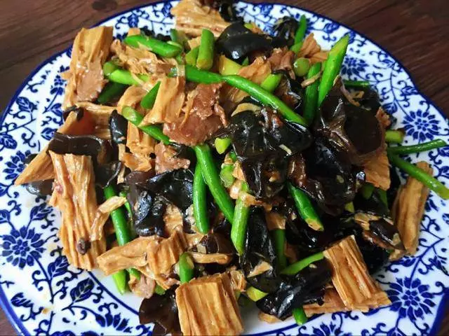 我炒腐竹和你不一樣,做出來營養全面,又香又筋道,全家都說好