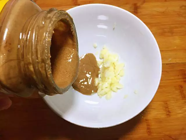 原來涼拌黃瓜也是有絕招的,教你這一方法,酸辣味美,清脆爽口