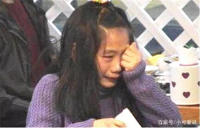 單親母親離婚養女兒,她卻投奔父親,忘敲門聽到繼母的話傻了眼