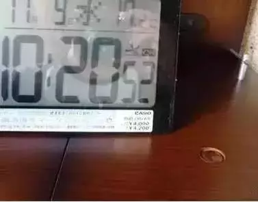 打掃後隔沒幾天又有灰塵?教你一招在水裡加幾滴「這個」,灰塵不再附著在傢俱