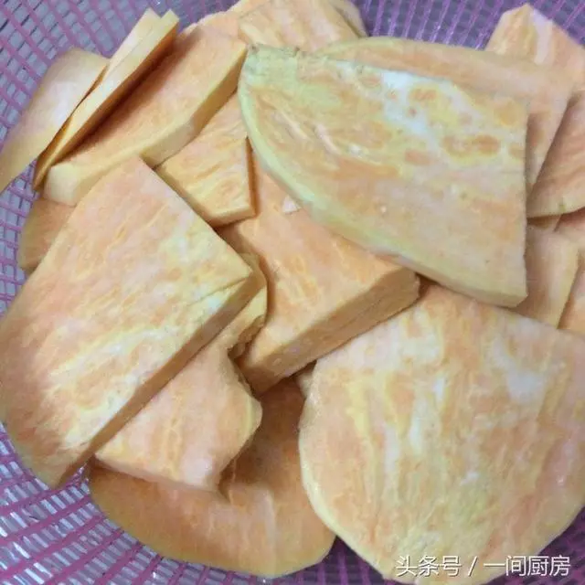 這才是「紅薯最好吃的做法」,比蒸著吃好吃太多了,一連吃兩個都還不過癮!