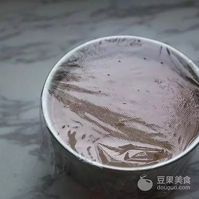 巧克力蒸蛋糕的做法。