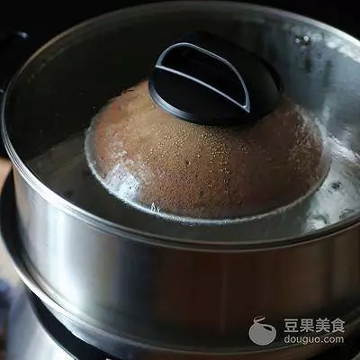 巧克力蒸蛋糕的做法。