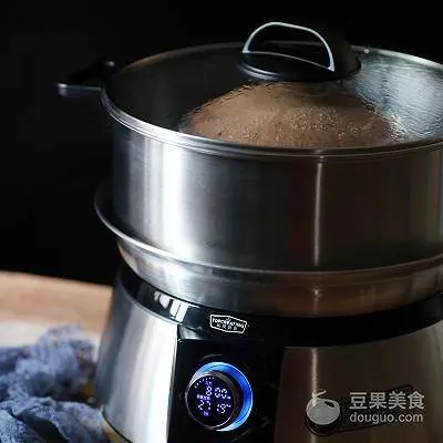 巧克力蒸蛋糕的做法。