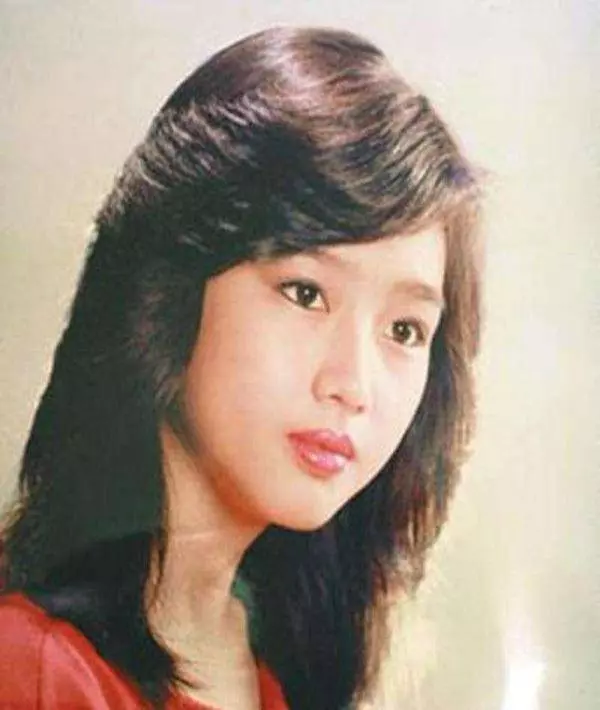 56歲劉德華近照,暴瘦到讓人認不出,女兒模樣大變樣有名媛范
