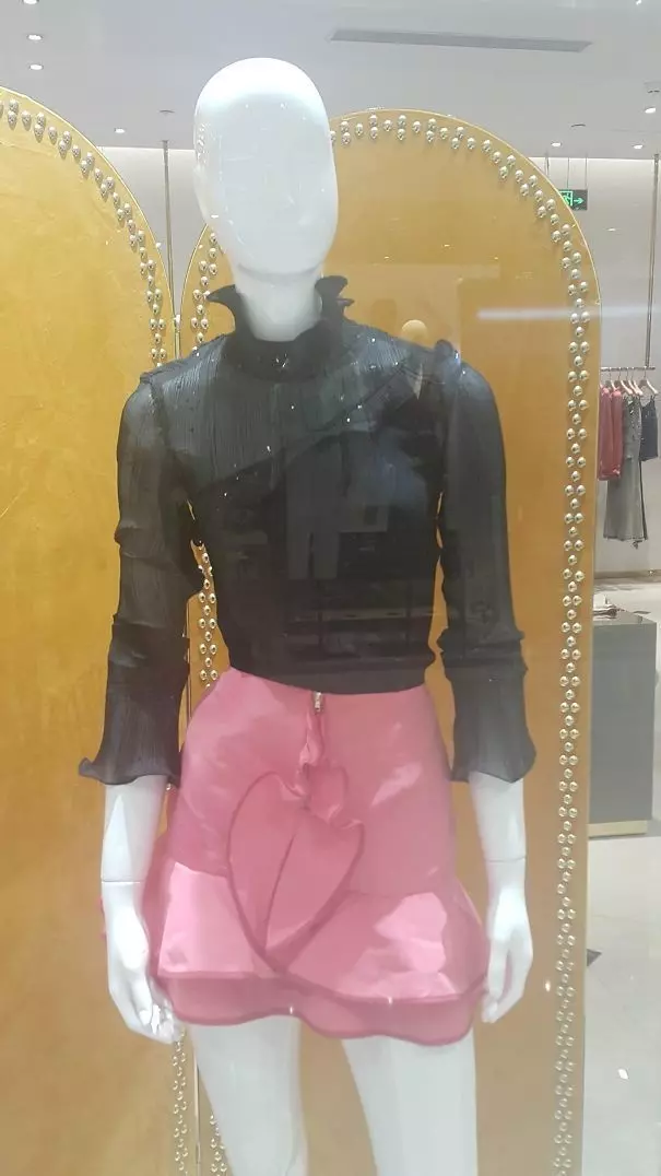 19套「賣出一件都算奇蹟」的悲劇服裝設計