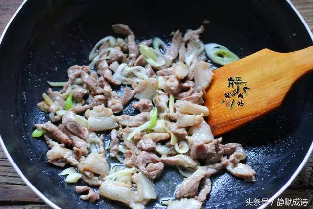 金針菇換個做法,很香很下飯,第一次這樣吃,比涼拌香,你也試試