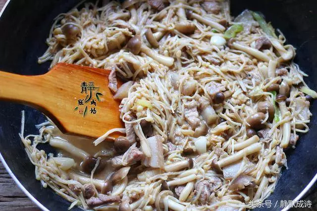 金針菇換個做法,很香很下飯,第一次這樣吃,比涼拌香,你也試試
