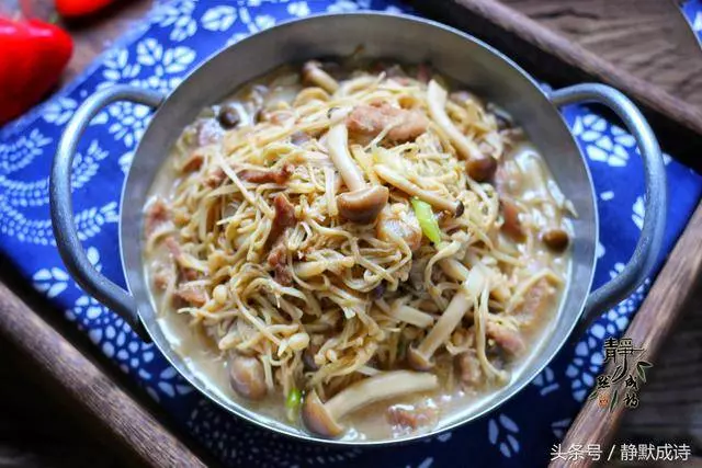 金針菇換個做法,很香很下飯,第一次這樣吃,比涼拌香,你也試試