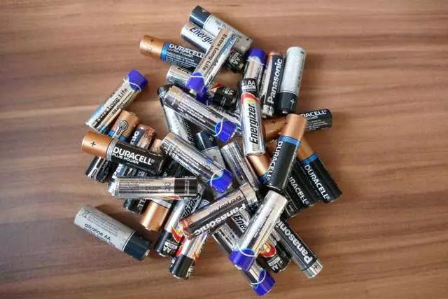 廢電池先別丟了,留在家裡還有這5大妙用,不知道真是可惜了