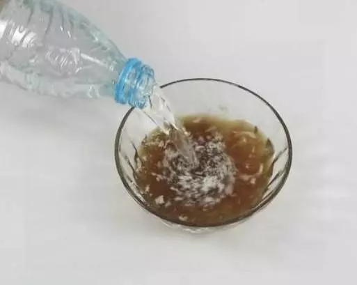 【可樂】和【香皂】混一起,解決了很多主婦的難言之隱,前後對比很明顯,「真實用」
