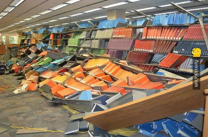 20個網友分享他們學校超瘋狂 但又不缺文化的圖書館爆笑宣傳手法