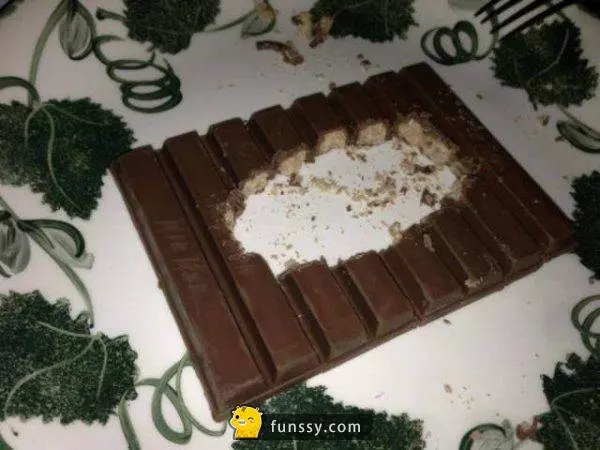 33張會讓你看到這世上真的什麼人都有的照片#1冰箱裡塞滿了姐姐喜愛的零食來慶祝姐姐第一天減肥
