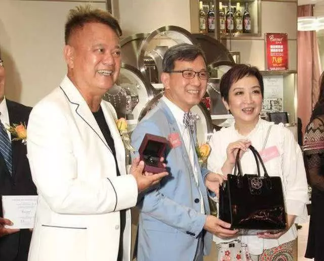 曾是周星馳「御用配角」,23歲成富豪,經歷兩次破產如今身價十億