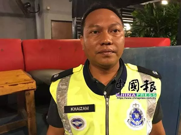 警突擊4酒廊 捕30陪座女郎 1變性人