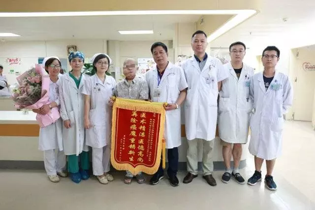 42 歲男子每天 5 包這個 吃了十年差點「毀容」