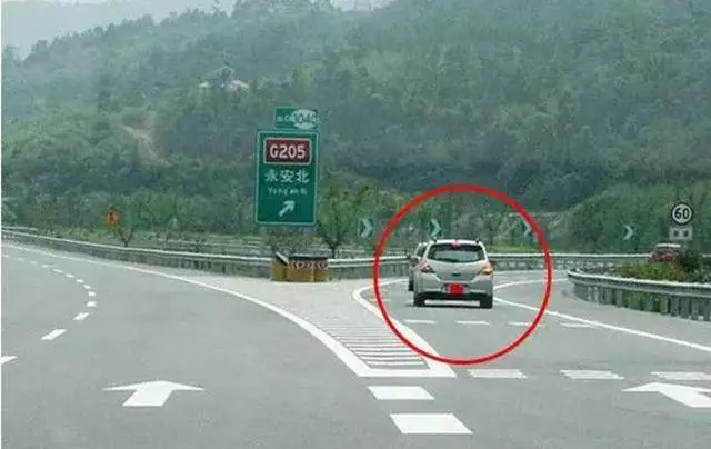 用WAZE開車 司機中交警罰單? 大馬警方迅速做出回應~快看