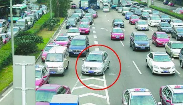 用WAZE開車 司機中交警罰單? 大馬警方迅速做出回應~快看