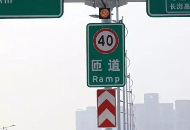 用WAZE開車 司機中交警罰單? 大馬警方迅速做出回應~快看
