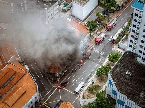 牛車水老燒臘店火災 員工抱收銀機逃命