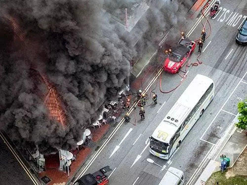牛車水老燒臘店火災 員工抱收銀機逃命