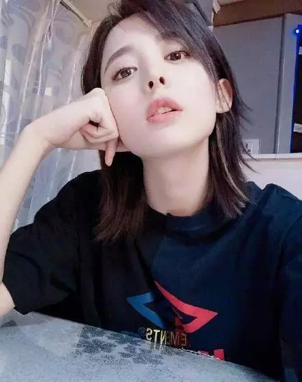 9位女星剪成短髮:熱巴像男孩子,趙麗穎很少女,而她卻是女神