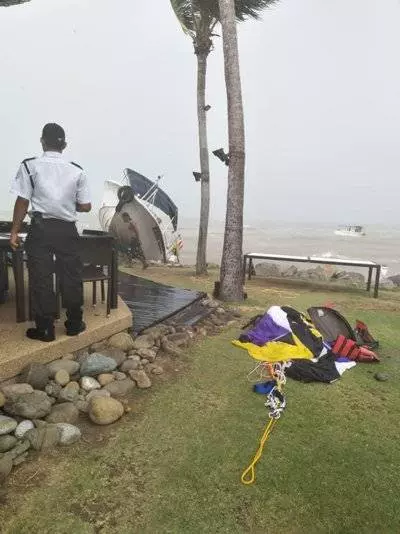 玩海上拖曳傘遇狂風 2韓遊客墜落受傷
