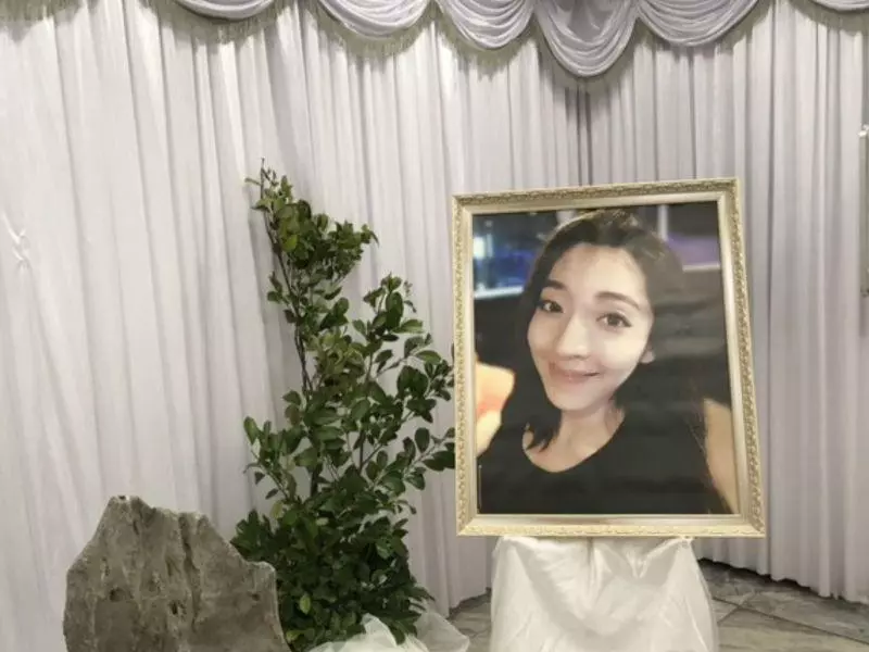 【藍寶堅尼2死】枉死女友今早告別式 富少將到場下跪求原諒
